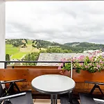 Haus Schoenblick شقة